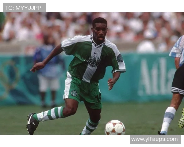 留小胡子的足球巨星独特魅力与球场风采全景解析